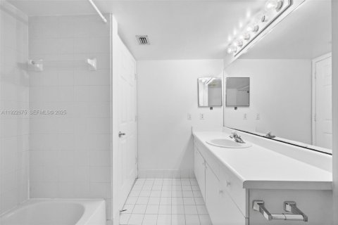 Купить кондоминиум в Дейви, Флорида 2 спальни, 104.42м2, № 1976503 - фото 17