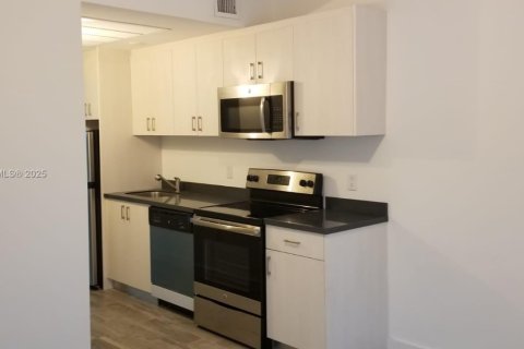Condominio en alquiler en Miami Beach, Florida, 1 dormitorio, 38.28 m2 № 1938680 - foto 11