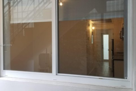 Снять в аренду кондоминиум в Майами-Бич, Флорида 1 спальня, 38.28м2, № 1938680 - фото 12