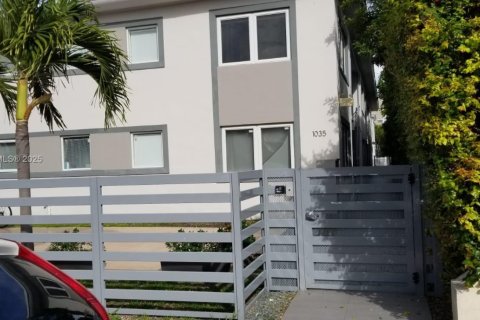 Condominio en alquiler en Miami Beach, Florida, 1 dormitorio, 38.28 m2 № 1938680 - foto 2