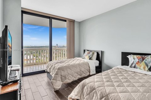 Condo in Aventura, Florida, 2 bedrooms  № 2059002 - photo 16