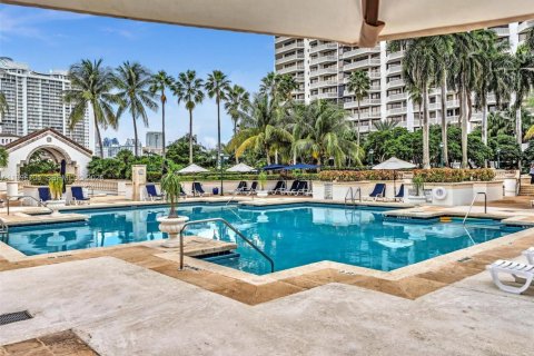 Condo in Aventura, Florida, 2 bedrooms  № 2059002 - photo 22