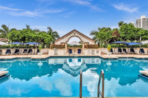 Condo in Aventura, Florida, 2 bedrooms  № 2059002 - photo 21
