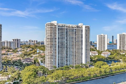 Condo in Aventura, Florida, 2 bedrooms  № 2059002 - photo 28