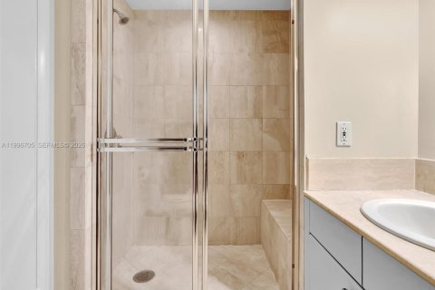 Condo in Aventura, Florida, 2 bedrooms  № 2059002 - photo 17