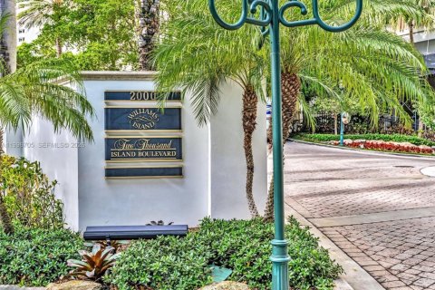 Condo in Aventura, Florida, 2 bedrooms  № 2059002 - photo 30