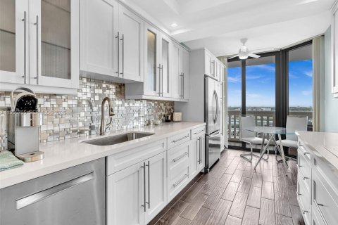 Condo in Aventura, Florida, 2 bedrooms  № 2059002 - photo 8
