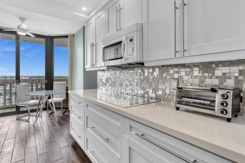 Condo in Aventura, Florida, 2 bedrooms  № 2059002 - photo 10