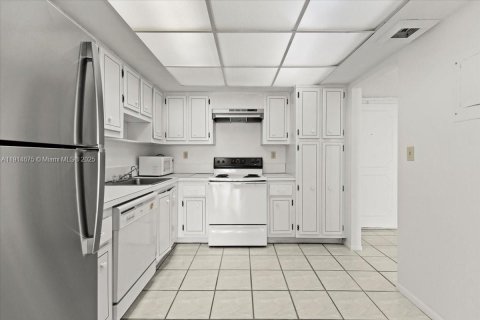 Condo in Aventura, Florida, 1 bedroom № 1971289 - photo 8