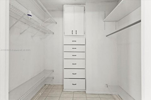 Condo in Aventura, Florida, 1 bedroom № 1971289 - photo 16