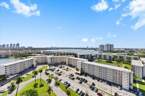 Condo in Aventura, Florida, 1 bedroom № 1971289 - photo 22