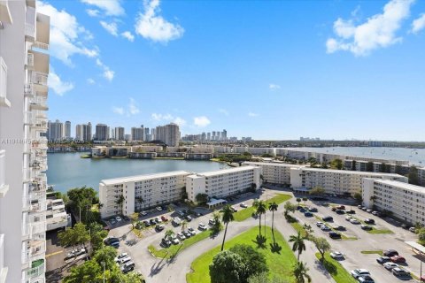 Condo in Aventura, Florida, 1 bedroom № 1971289 - photo 21