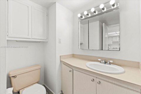 Condo in Aventura, Florida, 1 bedroom № 1971289 - photo 12
