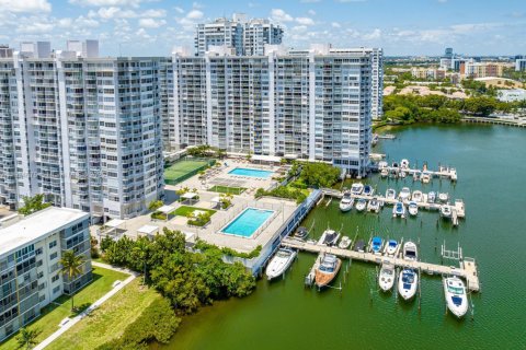 Condo in Aventura, Florida, 1 bedroom № 1971289 - photo 2