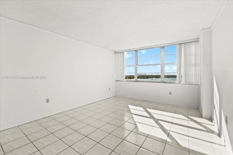 Condo in Aventura, Florida, 1 bedroom № 1971289 - photo 13