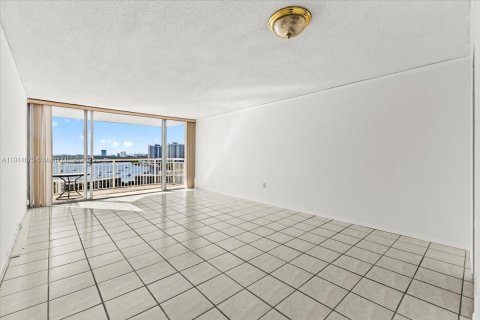 Condo in Aventura, Florida, 1 bedroom № 1971289 - photo 4