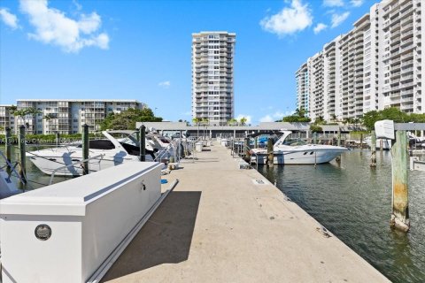 Condo in Aventura, Florida, 1 bedroom № 1971289 - photo 26