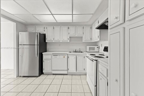 Condo in Aventura, Florida, 1 bedroom № 1971289 - photo 7