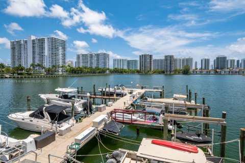 Condo in Aventura, Florida, 1 bedroom № 1971289 - photo 28