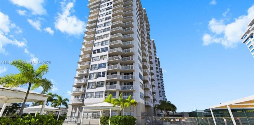 Condo in Aventura, Florida, 1 bedroom № 1971289