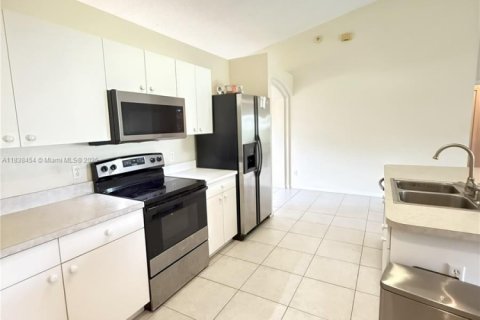 House in Port St. Lucie, Florida 3 bedrooms, 187.66 sq.m. № 1830744 - photo 8
