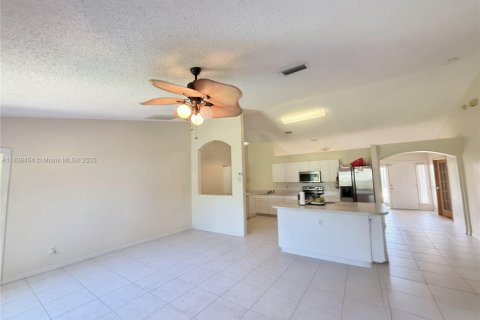 House in Port St. Lucie, Florida 3 bedrooms, 187.66 sq.m. № 1830744 - photo 6