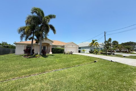 House in Port St. Lucie, Florida 3 bedrooms, 187.66 sq.m. № 1830744 - photo 2