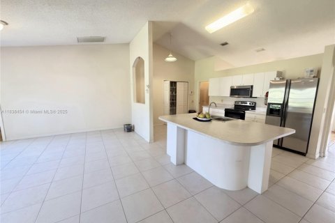 House in Port St. Lucie, Florida 3 bedrooms, 187.66 sq.m. № 1830744 - photo 7