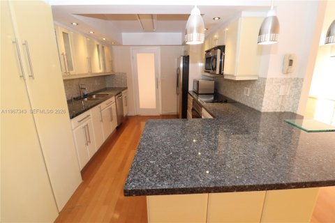 Condominio en venta en Miami, Florida, 2 dormitorios, 181.16 m2 № 2028738 - foto 9