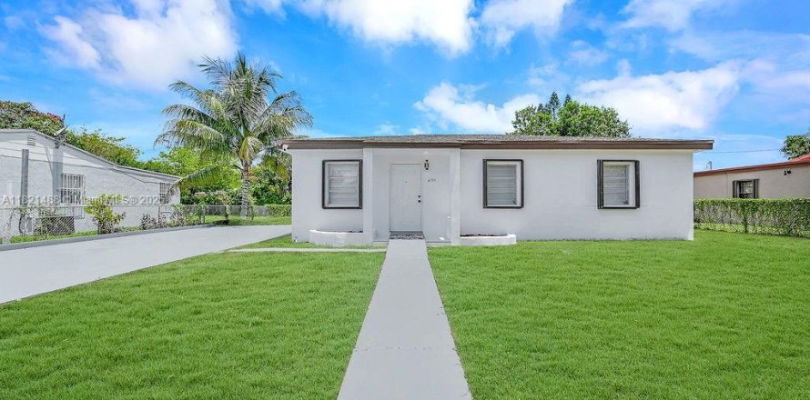 House in Miami Gardens, Florida 4 bedrooms, 102.75 sq.m. № 1781745