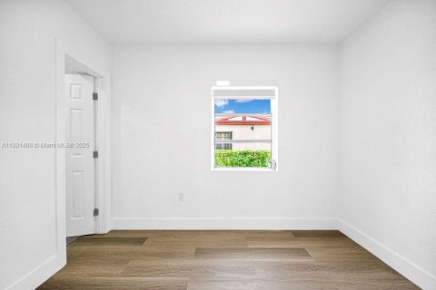 House in Miami Gardens, Florida 4 bedrooms, 102.75 sq.m. № 1781745 - photo 7