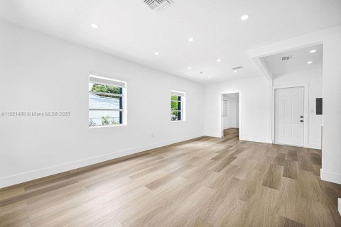 House in Miami Gardens, Florida 4 bedrooms, 102.75 sq.m. № 1781745 - photo 28