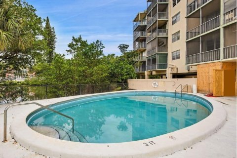 Condo in North Miami, Florida  № 1825550 - photo 11