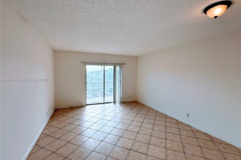 Condo in Deerfield Beach, Florida, 1 bedroom  № 2152729 - photo 1