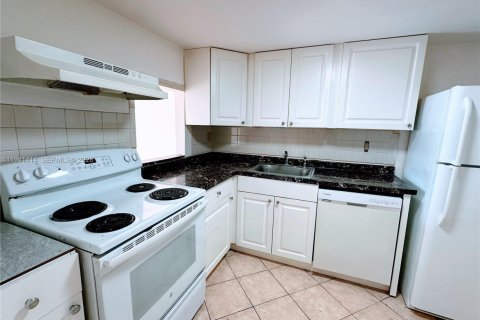 Condo in Deerfield Beach, Florida, 1 bedroom  № 2152729 - photo 3
