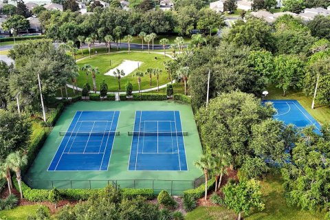 Casa en venta en Kissimmee, Florida, 5 dormitorios, 213.4 m2 № 1841583 - foto 4