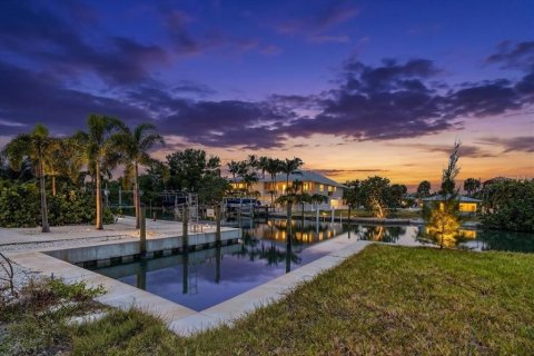 House in Englewood, Florida 3 bedrooms, 247.77 sq.m. № 2220011 - photo 6