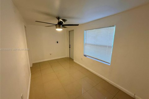Villa ou maison à louer à Miami, Floride: 1 chambre, 65.03 m2 № 1996849 - photo 3