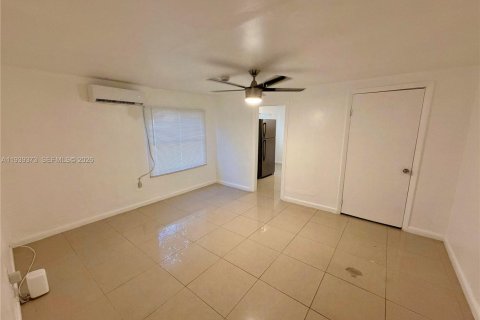 Villa ou maison à louer à Miami, Floride: 1 chambre, 65.03 m2 № 1996849 - photo 4