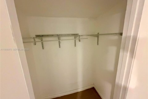 Villa ou maison à louer à Miami, Floride: 1 chambre, 65.03 m2 № 1996849 - photo 10