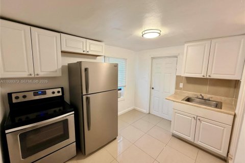 Villa ou maison à louer à Miami, Floride: 1 chambre, 65.03 m2 № 1996849 - photo 9