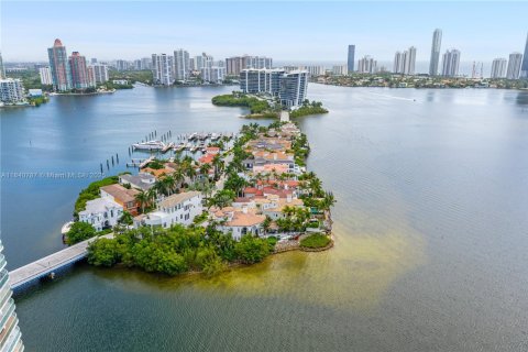 Купить кондоминиум в Авентура, Флорида 5 спален, 397.71м2, № 1839514 - фото 2