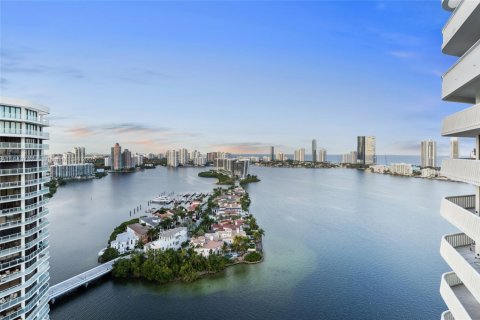 Купить кондоминиум в Авентура, Флорида 5 спален, 397.71м2, № 1839514 - фото 1