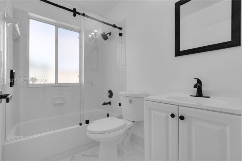 Villa ou maison à vendre à Miami, Floride: 3 chambres, 130.62 m2 № 2080903 - photo 18