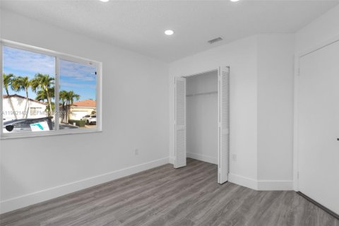 Villa ou maison à vendre à Miami, Floride: 3 chambres, 130.62 m2 № 2080903 - photo 19