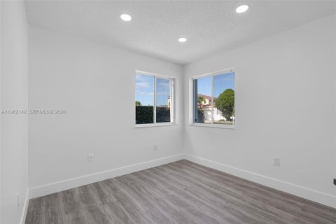 Villa ou maison à vendre à Miami, Floride: 3 chambres, 130.62 m2 № 2080903 - photo 17