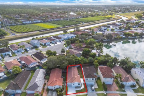 Villa ou maison à vendre à Miami, Floride: 3 chambres, 130.62 m2 № 2080903 - photo 23