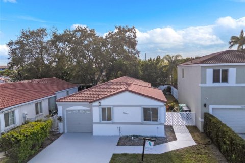 Villa ou maison à vendre à Miami, Floride: 3 chambres, 130.62 m2 № 2080903 - photo 3