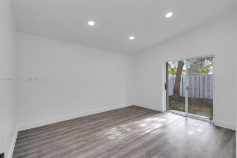 Villa ou maison à vendre à Miami, Floride: 3 chambres, 130.62 m2 № 2080903 - photo 11