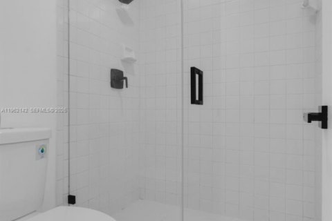 Villa ou maison à vendre à Miami, Floride: 3 chambres, 130.62 m2 № 2080903 - photo 14